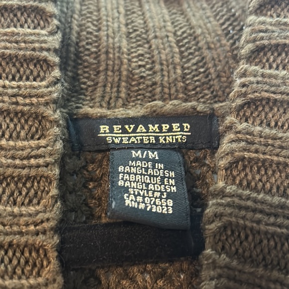 Mock Turtle Neck Knit Sweater with Shoulder Sleeves - Picture 3 of 5